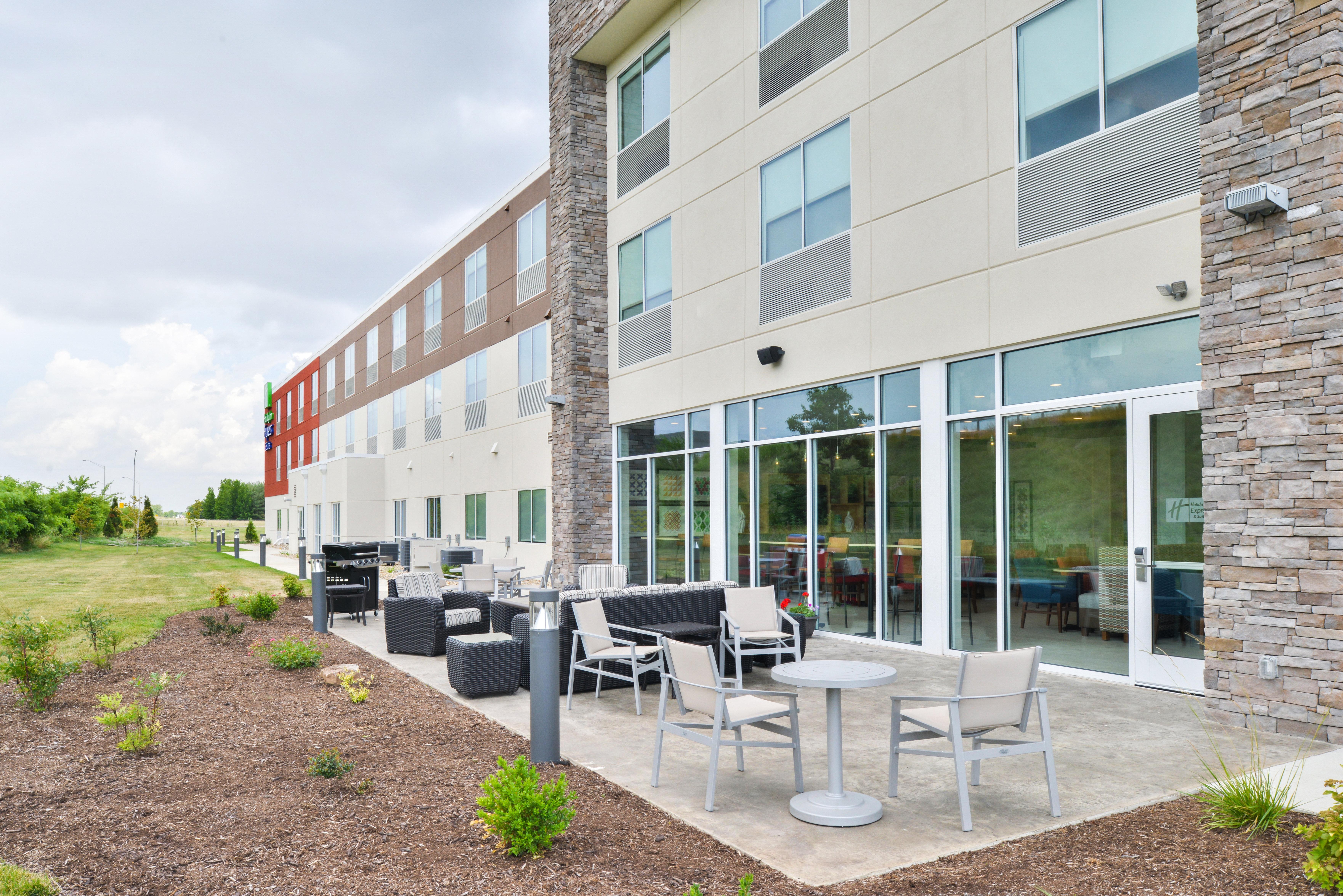 Holiday Inn Express & Suites Salem By Ihg Exterior photo