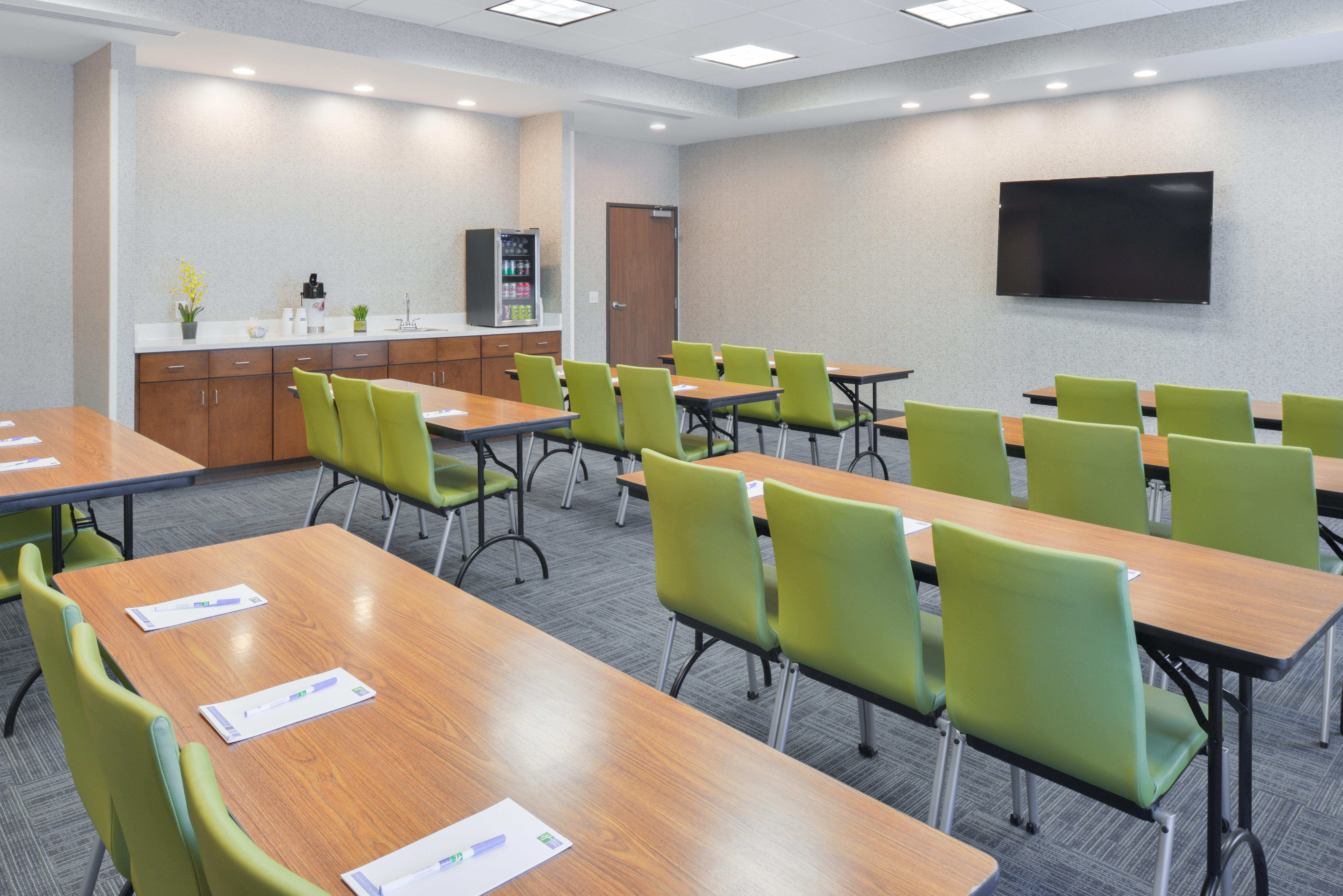 Holiday Inn Express & Suites Salem By Ihg Exterior photo