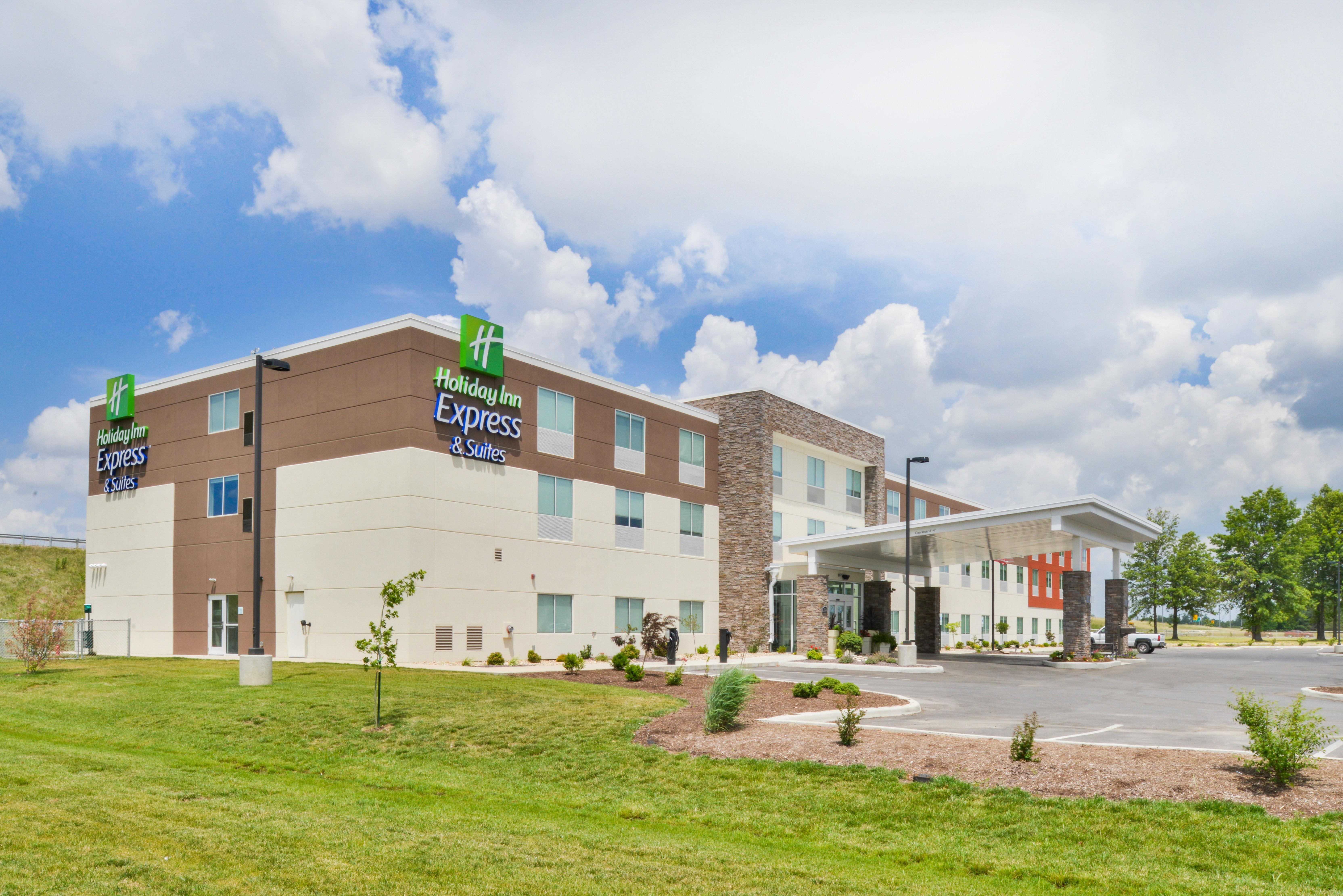 Holiday Inn Express & Suites Salem By Ihg Exterior photo