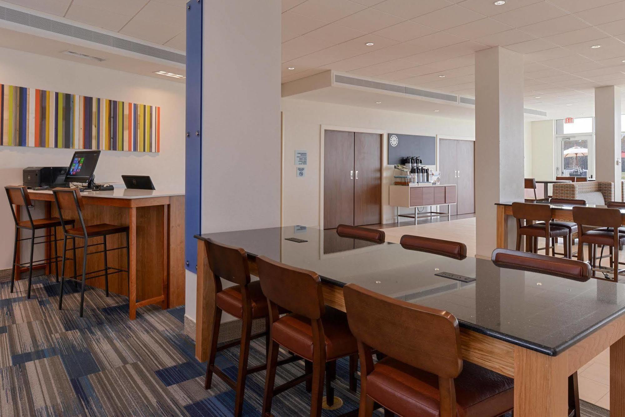 Holiday Inn Express & Suites Salem By Ihg Exterior photo